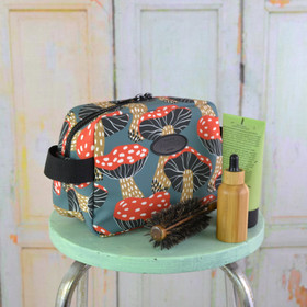 Kärpässieni -toilettilaukku M