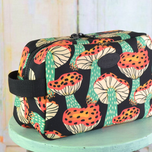 Kärpässieni -toilettilaukku L