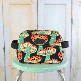 Kärpässieni -toilettilaukku M