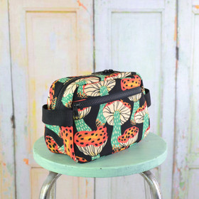 Kärpässieni -toilettilaukku M