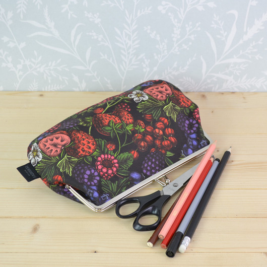 Kesä -pussukka/penaali