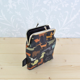 Koirapuisto -pieni kukkaro