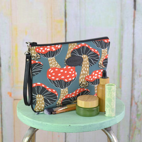 Kärpässieni -meikkipussi