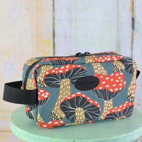 Kärpässieni -toilettilaukku S