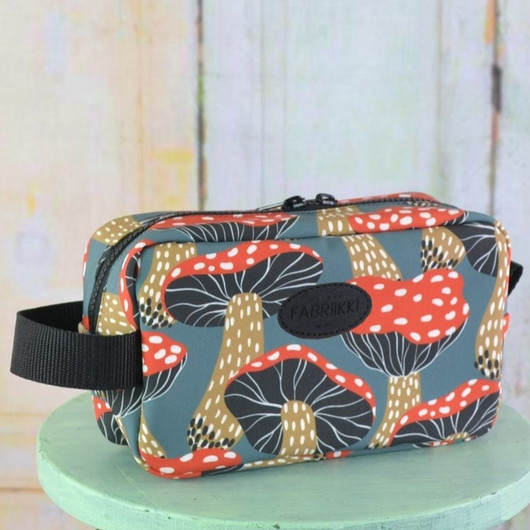 Kärpässieni -toilettilaukku S