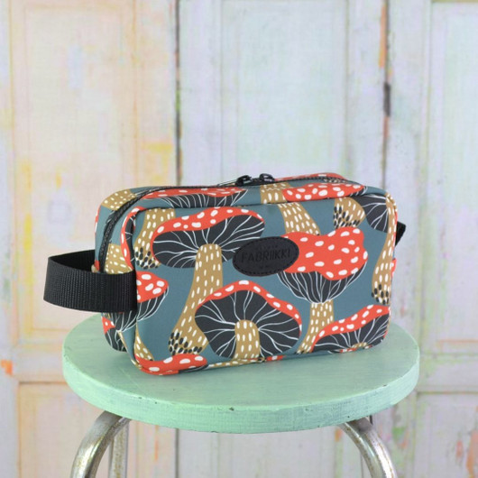 Kärpässieni -toilettilaukku S