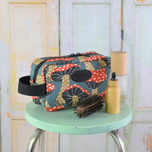 Kärpässieni -toilettilaukku S