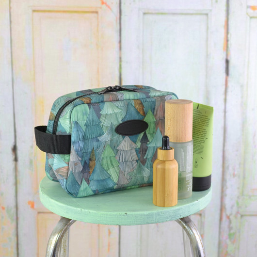 Kuusikko -toilettilaukku M