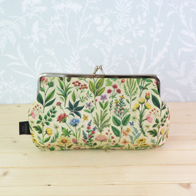 Luostarin puutarha -pussukka/penaali