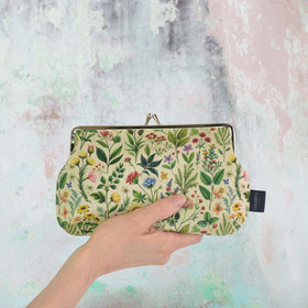 Luostarin puutarha -pussukka/penaali