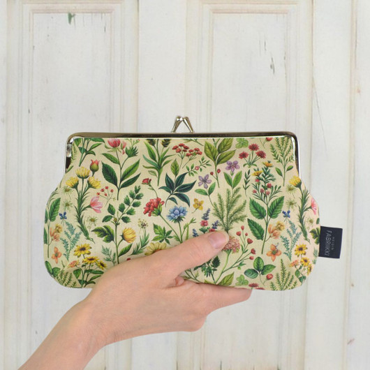 Luostarin puutarha -pussukka/penaali