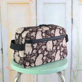 Mesikämmen -toilettilaukku L