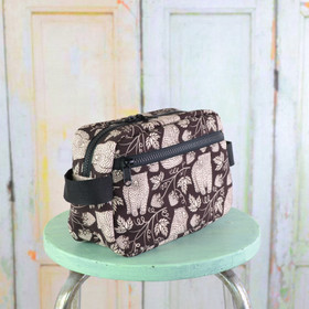 Mesikämmen -toilettilaukku M