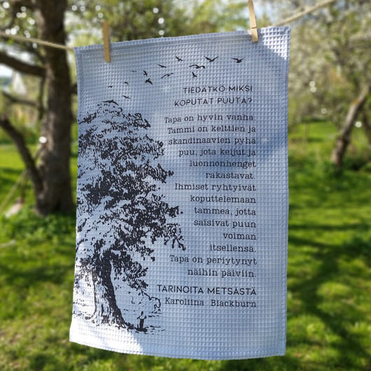 Tarinoita metsästä -taidepyyhe vohvelikankaasta