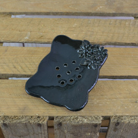 Mustat kukat -saippua-alusta