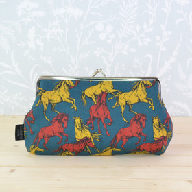 Kartalla -pussukka/penaali