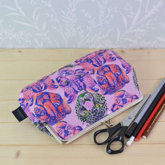 Pantteri -pussukka/penaali