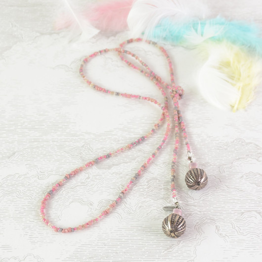 Kaulakoru siemenhelmistä