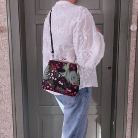 Viinimarjat -kukkarolaukku Maxi