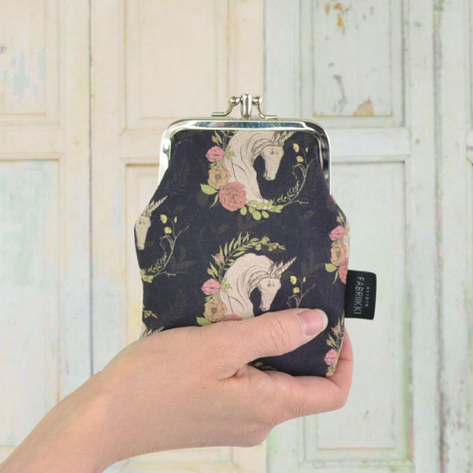 Yksisarvinen -tuplakukkaro