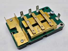 Jännitteensäädin IC - irtojohdot