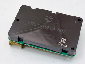 Jännitteensäädin 12V IC - liitin 