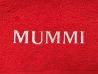 Käsipyyhe punainen, omalla tekstillä