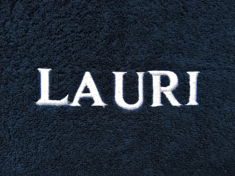 Käsipyyhe, tummansininen omalla tekstillä