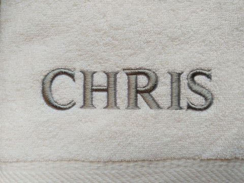 Kylpypyyhe valkoinen, omalla tekstillä