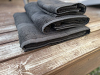 Musta pyyhesetti, omalla tekstillä 