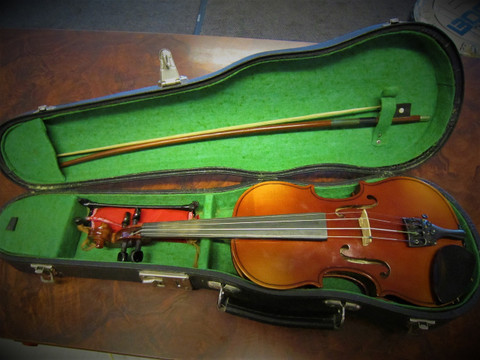 Myydään asiakkaan lukuun Viulusarja 1/4 Antonius Stradivarius Cremonensis (käyt) 