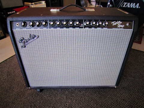 Kitaravahvistin Fender Twin Amp (käyt), putki / 100W