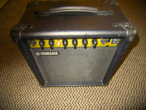 Myydään asiakkaan lukuun: Kitaravahvistin Yamaha GA-10 (käyt)