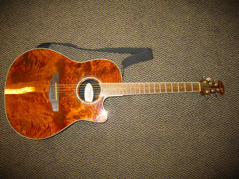 Elektro-akustinen kitara Ovation Celebrity Standard Plus CS24P-NBM (käyt)