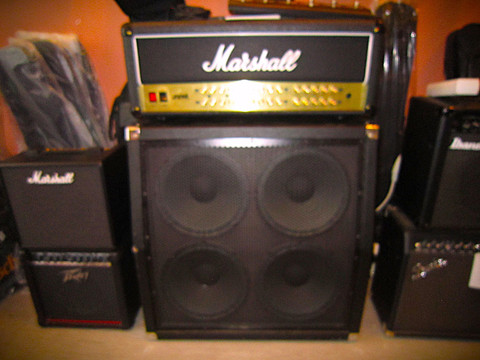 Myydään asiakkaan lukuun: Kitaranuppi putki Marshall JVM 410H 100W(käyt), Behringer 4x12
