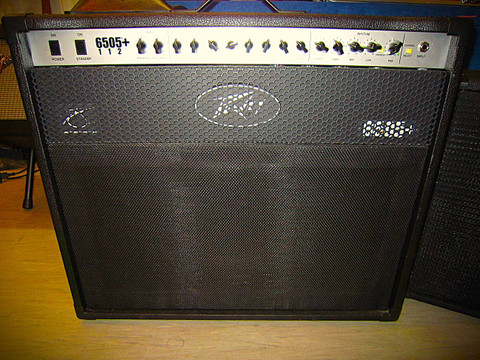 Myydään asiakkaan lukuun: Kitaravahvistin Peavey 6505 plus 1x12 Combo(käyt) + Peavey jalkakytkin(käyt)    