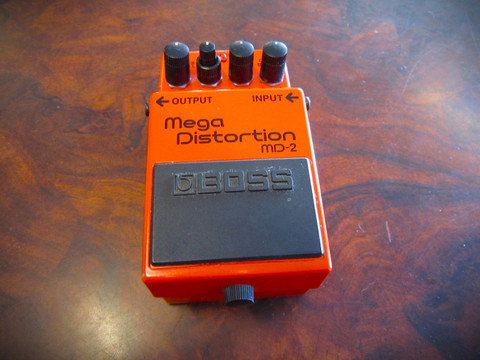 Myydään asiakkaan lukuun: Säröpedaali Boss MD2 Mega Distortion (käyt) 