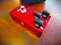 Myydään asiakkaan lukuun: Boosteripedaali Mad Professor Ruby Red Booster Custom (käyt)  