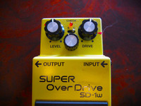Myydään asiakkaan lukuun:  Säröpedaali Boss Super Over Drive SD-1W (käyt)  