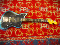 Myydään asiakkaan lukuun: Sähkökitara 