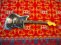 Myydään asiakkaan lukuun: Sähkökitara 