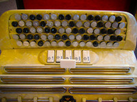 Myydään asiakkaan lukuun: Haitari 3-äänikertainen Dise (käyt) + laukku (käyt)