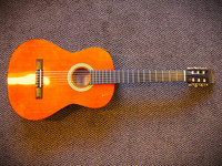 Myydään asiakkaan lukuun: Nylonkitara 4/4 Special Edition Classic (käyt)