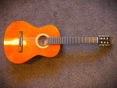 Myydään asiakkaan lukuun: Nylonkitara 4/4 Special Edition Classic (käyt)