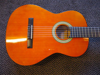 Myydään asiakkaan lukuun: Nylonkitara 4/4 Special Edition Classic (käyt)