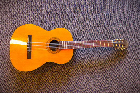 Myydään asiakkaan lukuun: Nylonkitara 4/4 Takamine G125