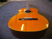 Myydään asiakkaan lukuun: Nylonkitara 4/4 Takamine G125