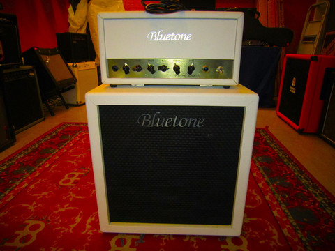 Myydään asiakkaan lukuun: Kitaravahvistin Bluetone Lead Jr(käyt) + Bluetone kaappi 1x12