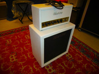 Myydään asiakkaan lukuun: Kitaravahvistin Bluetone Lead Jr(käyt) + Bluetone kaappi 1x12