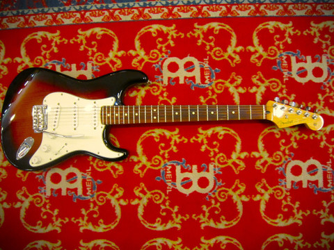 Myydään asiakkaan lukuun: Sähkökitara Fender Player Stratocaster 2019 Made in Mexico (käyt) + laukku (käyt) 